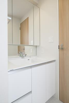 メルクマール京王笹塚レジデンスの洗面所|※写真は同タイプ住戸です。