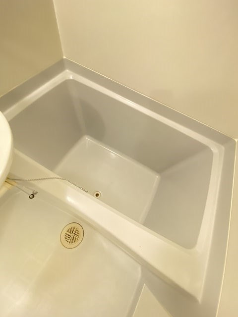 尼崎市南武庫之荘９丁目のアパートの浴室|日々の疲れを癒すお風呂付です