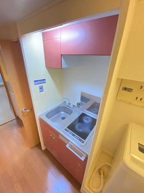 尼崎市南武庫之荘９丁目のアパートのキッチン|コンパクトなキッチンで掃除もラクラク