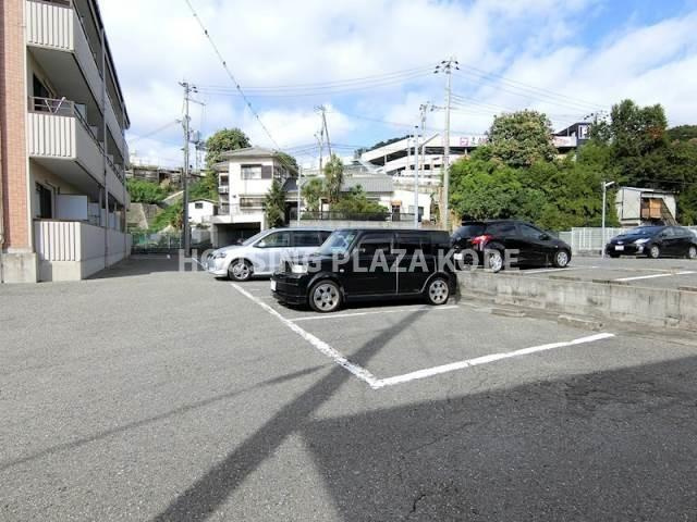 サンハイツ須磨の駐車場