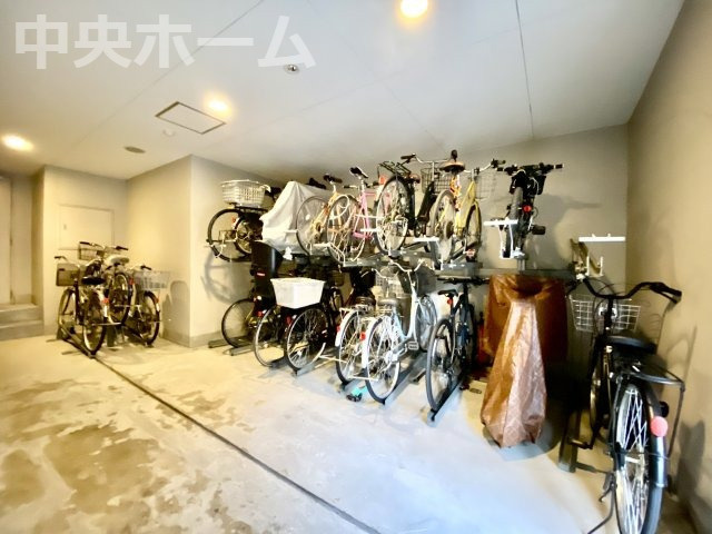 アドバンスステージ田端参番館の駐輪場|【自転車置き場】最新の空き状況や費用などの詳細は担当スタッフまでお問い合わせください。