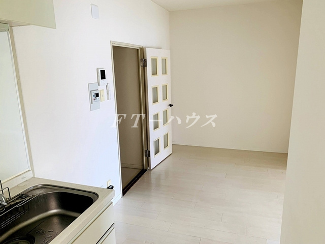 藤喜マンションの居間・リビング