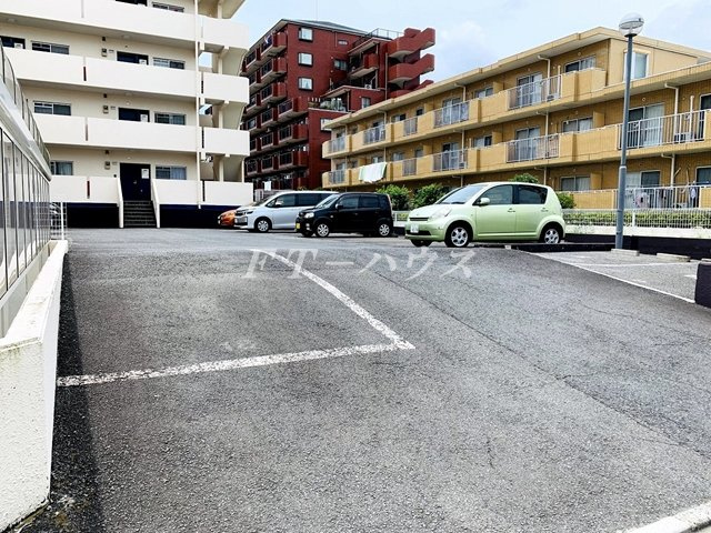 藤喜マンションの駐車場
