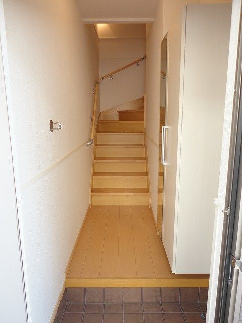サン・ヒルズＥの玄関|ゆったりとした玄関です