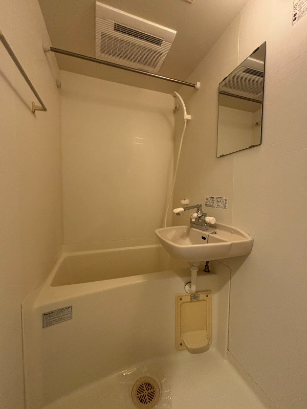 港区六本木２丁目の賃貸マンションの浴室