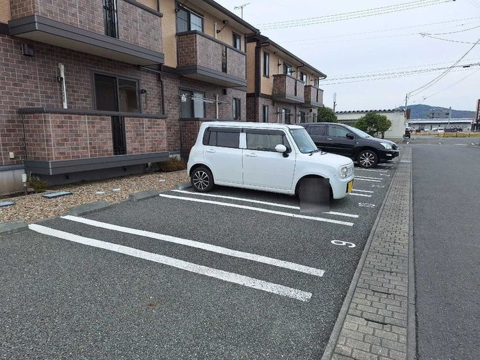 リビングタウン飯岡新田Ⅰ　Ｃの駐車場