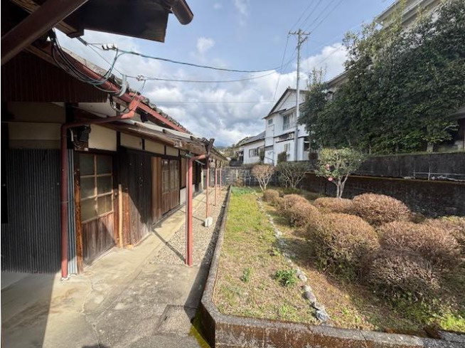 「オール電化住宅」香美市香北町美良布　中古一戸建ての庭|庭では四季の植物を育てて楽しむことも◎