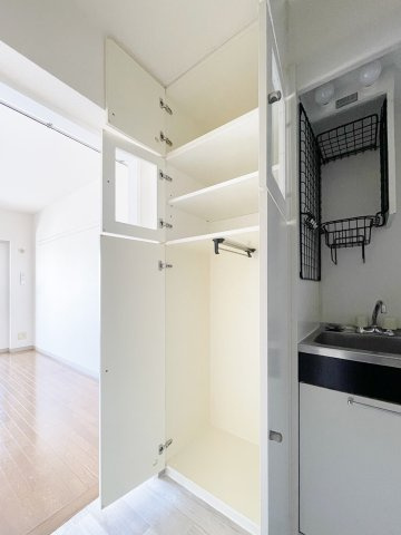 フラッツ和泉の収納|退去前につき、別部屋のお写真になります。