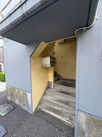 市川マンションのエントランス