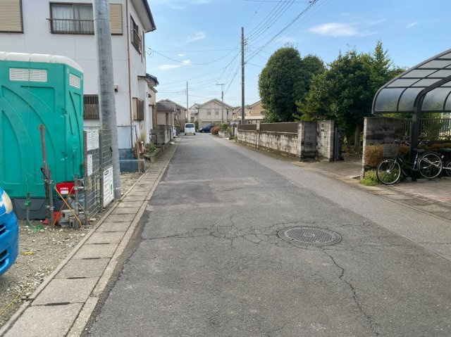 【Cradle garden】真岡市荒町 第14 全3棟の前面道路含む現地写真|〇1、2号棟・前面道路〇
前面道路はゆとりの6ｍ幅。
車の出し入れもスムーズで、来客時も安心♪
開放感のある街並みに、暮らしやすさが広がります！
※2026年10月撮影