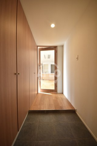 One Shinmachi　堀江小学校区の玄関|One Shinmachi　玄関スペース