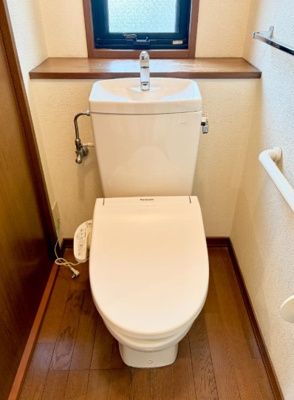 【トイレ】 | 東灘区魚崎北町6丁目　中古戸建 | トイレには快適な温水洗浄便座付き