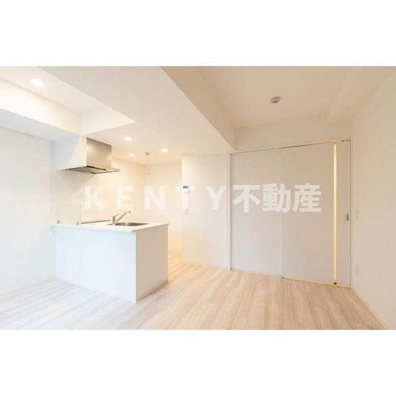 【居間・リビング】 | エル・セレーノ品川西大井 | こちらのリビングで趣味の時間をお楽しみください