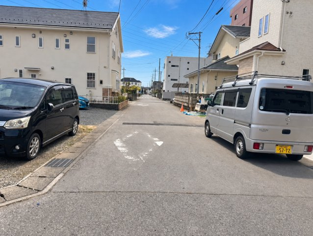 ハートフルタウン中今泉5丁目28番C号棟の前面道路含む現地写真