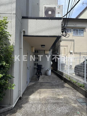 【エントランス】 | ＯＮビル３階居住区画 | 清潔なエントランスです