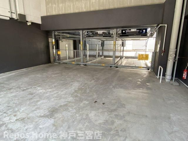 プレサンス三宮フラワーロードの駐車場