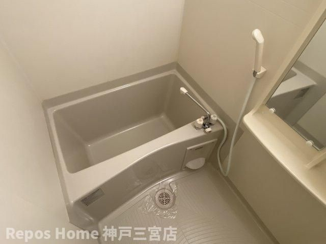 プレサンス三宮フラワーロードの浴室
