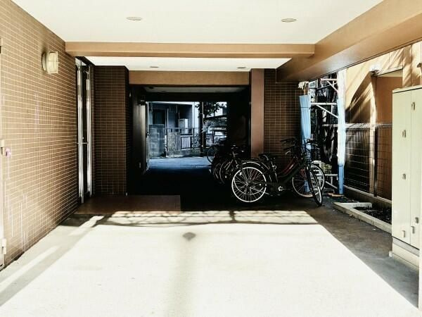 I・Sビルのエントランス