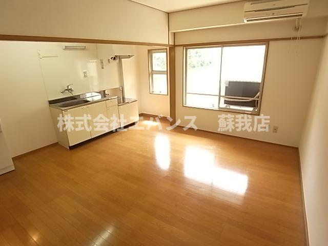 【居間・リビング】 | レインボーハウス千葉寺 | こちらのリビングで趣味の時間をお楽しみください