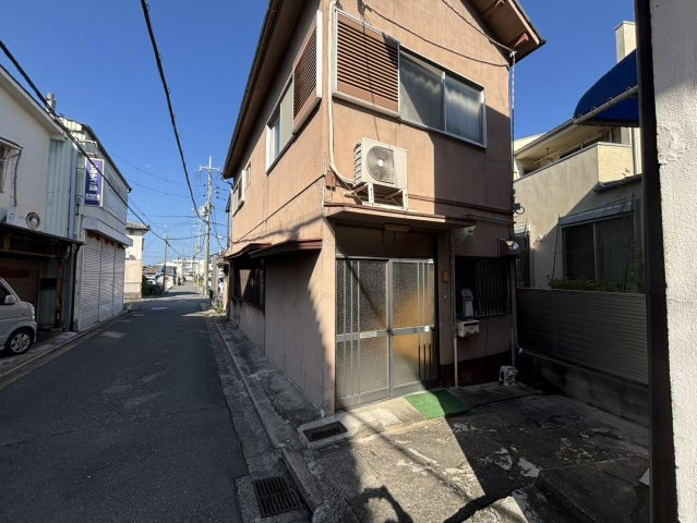 岸和田市八幡町　古家付き土地の前面道路含む現地写真