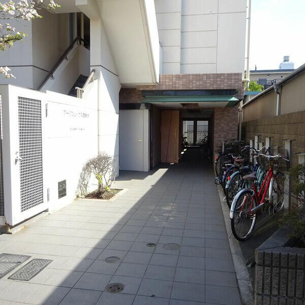 アーバンレックス西新井のエントランス