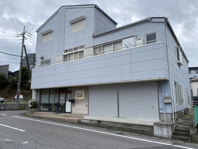 足立ビルの外観