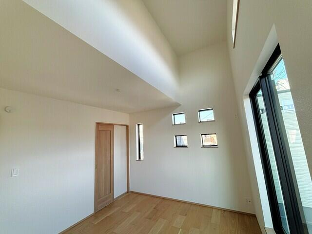 市川市東菅野１丁目２０５０番の玄関