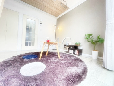 【居間・リビング】 | House of Shiinamachi | 洋室のお部屋です。
