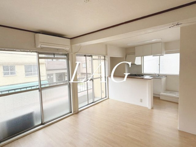 【居間・リビング】 | 丸越ビル | 洋室のお部屋です。