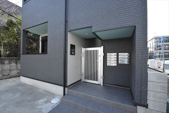 THE HOUSE 与野本町 Noir(ザ ハウス ヨノホンマチ ノワール)のエントランス