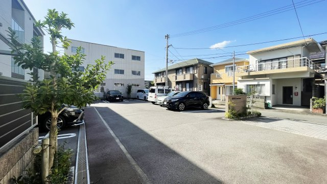 ＢＥＲＥＯ　ｅａｓｔ　ｏｎｅの駐車場