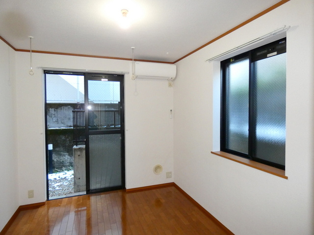 グリーンハウスの寝室|★明るいフローリングの角部屋です★