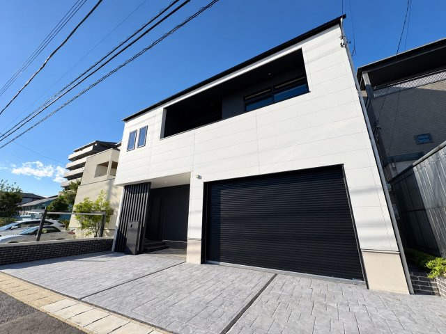 日進市香久山二丁目 戸建の外観|外観｜南側約17.8m道路に面する