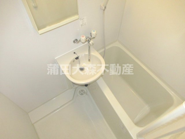 Verona空港西Lussoの浴室