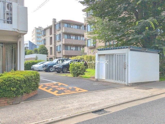 二子玉川ロイヤルマンションの駐車場