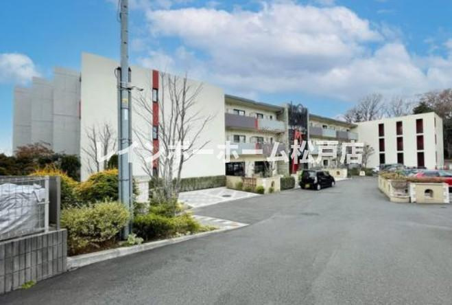 CRESCENT COURTの外観