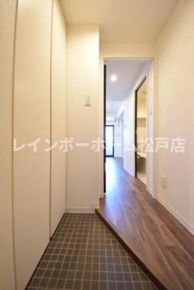 CRESCENT COURTの玄関