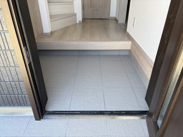 【長期優良住宅】八王子市散田町 新築戸建（全室洋室・駐車場2台）の玄関