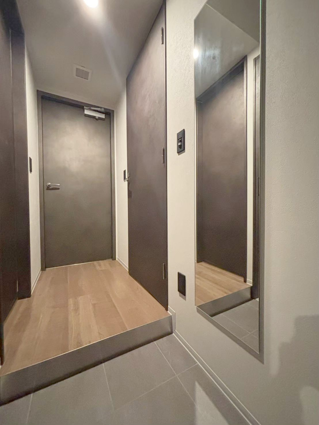 「防音マンション」DUO FLATS 東品川の玄関|落ち着いた玄関です