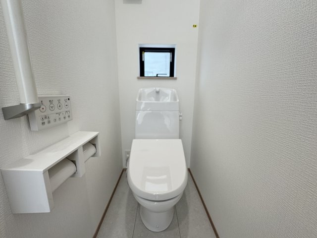 明石市東朝霧丘新築戸建のトイレ
