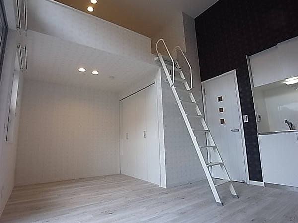 神戸市東灘区深江北町３丁目のアパートの居間・リビング