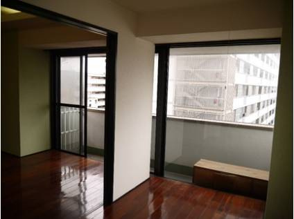 神戸市東灘区深江本町３丁目の賃貸マンションの居間・リビング