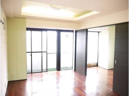 神戸市東灘区深江本町３丁目の賃貸マンションの居間・リビング