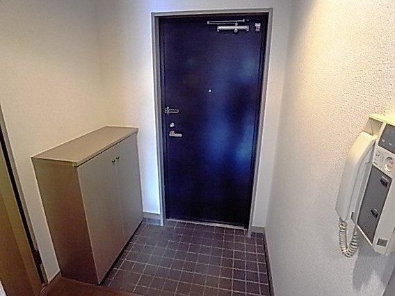 神戸市灘区灘南通３丁目の賃貸マンションの玄関