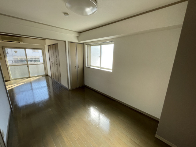神戸市灘区灘南通３丁目の賃貸マンションの居間・リビング
