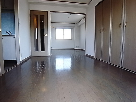 神戸市灘区灘南通３丁目の賃貸マンションの居間・リビング