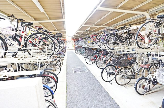 大阪市城東区今福西２丁目の中古マンションの駐輪場