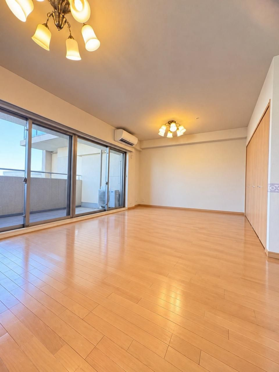 大阪市城東区今福西２丁目の中古マンションの居間・リビング