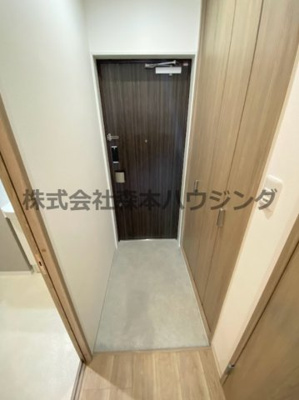 【玄関】 | 　リモネ古川橋 | ※同タイプ別室の写真を使用しています。
　設備内容や色調など相違がある場合は実際のお部屋の現状優先となります。