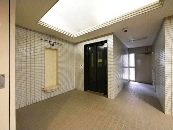 佐藤マンションのエントランス